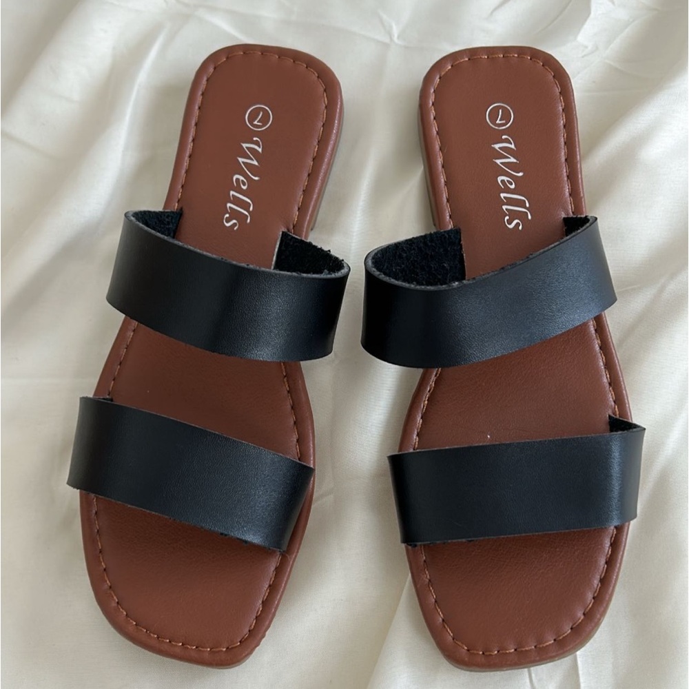 Never worn.. My foot is small but wide so the sandals looked weird on me:(